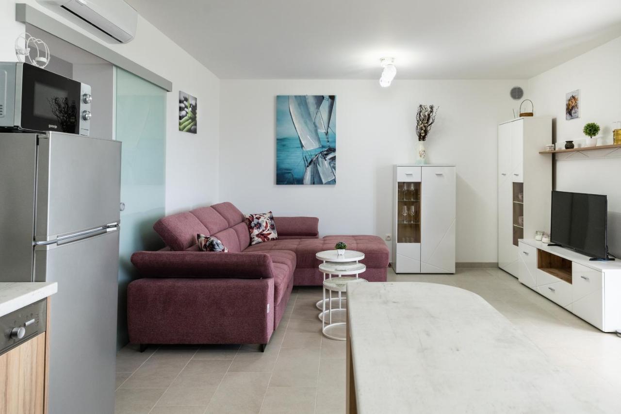 Beachfront Villas With Hot Tubs Sun Garden Privlaka  Zewnętrze zdjęcie
