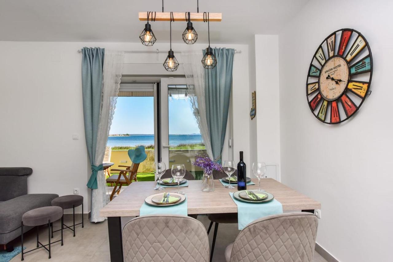Beachfront Villas With Hot Tubs Sun Garden Privlaka  Zewnętrze zdjęcie
