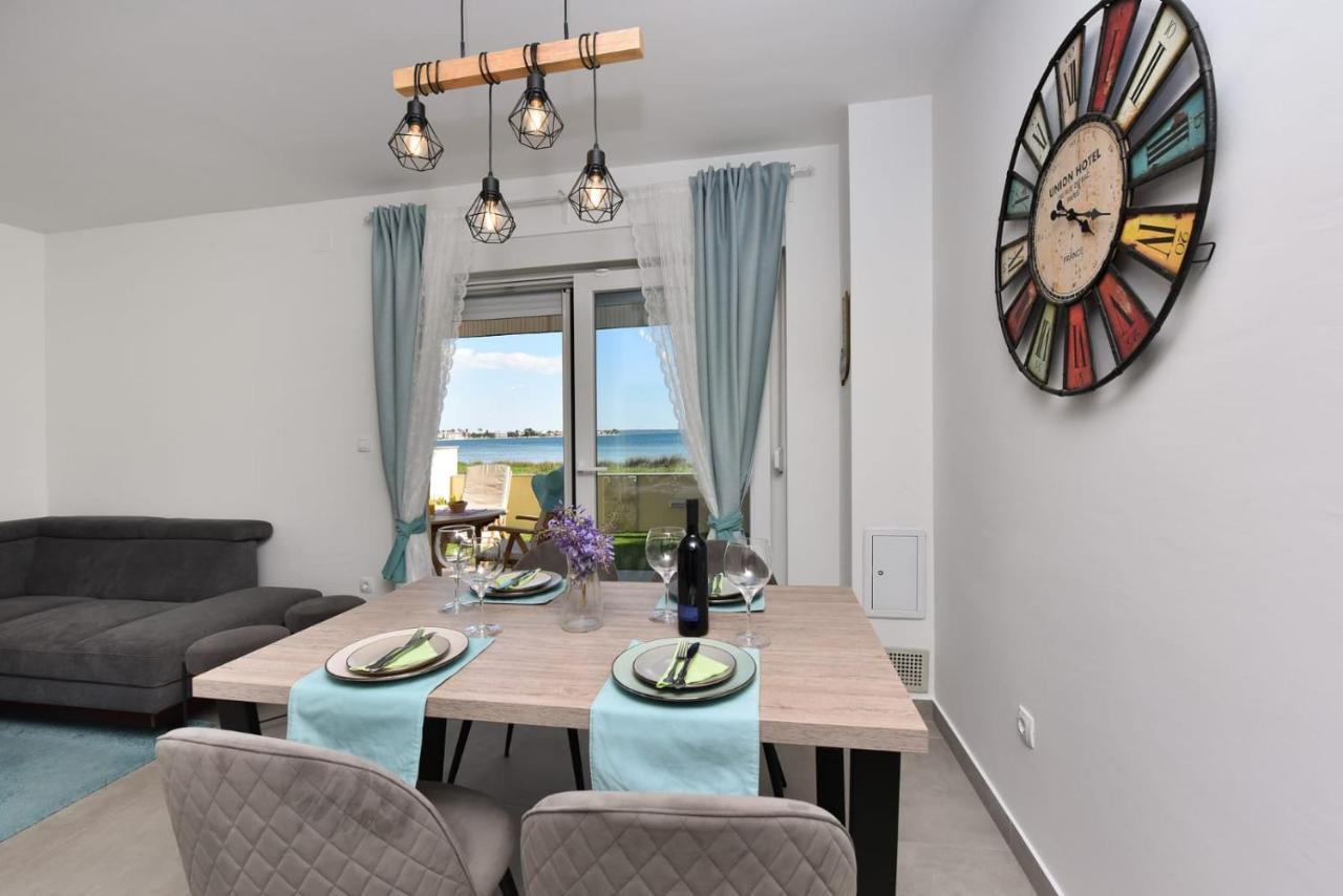 Beachfront Villas With Hot Tubs Sun Garden Privlaka  Zewnętrze zdjęcie